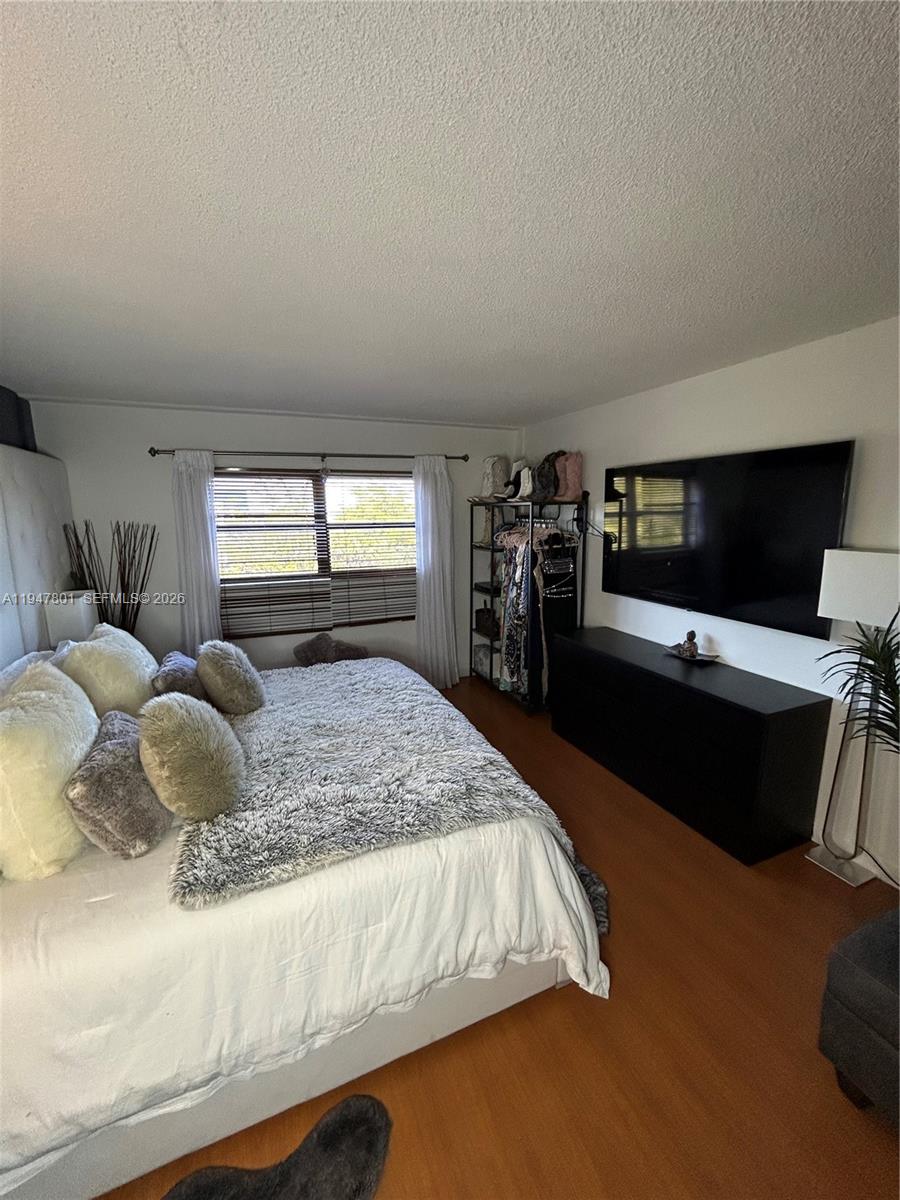 800 NE 195th St #409 Miami, FL 33179