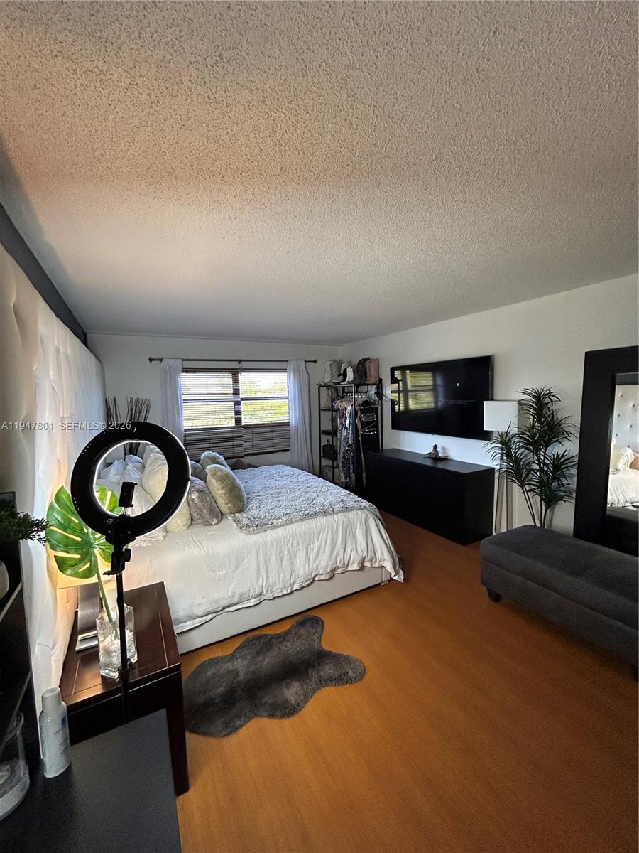 800 NE 195th St #409 Miami, FL 33179