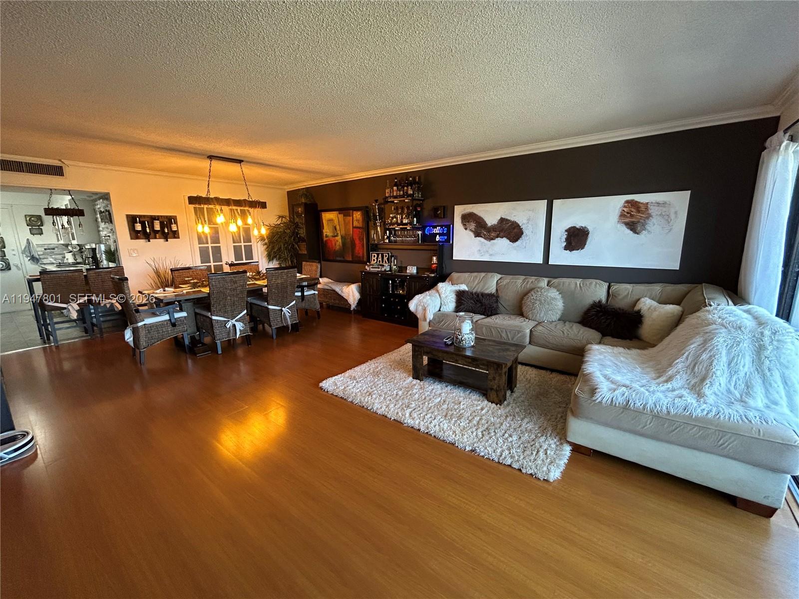 800 NE 195th St #409 Miami, FL 33179