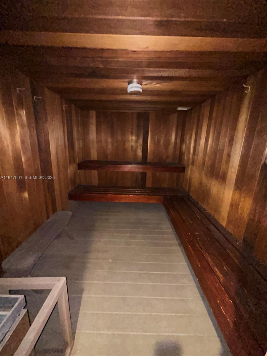 800 NE 195th St #409 Miami, FL 33179