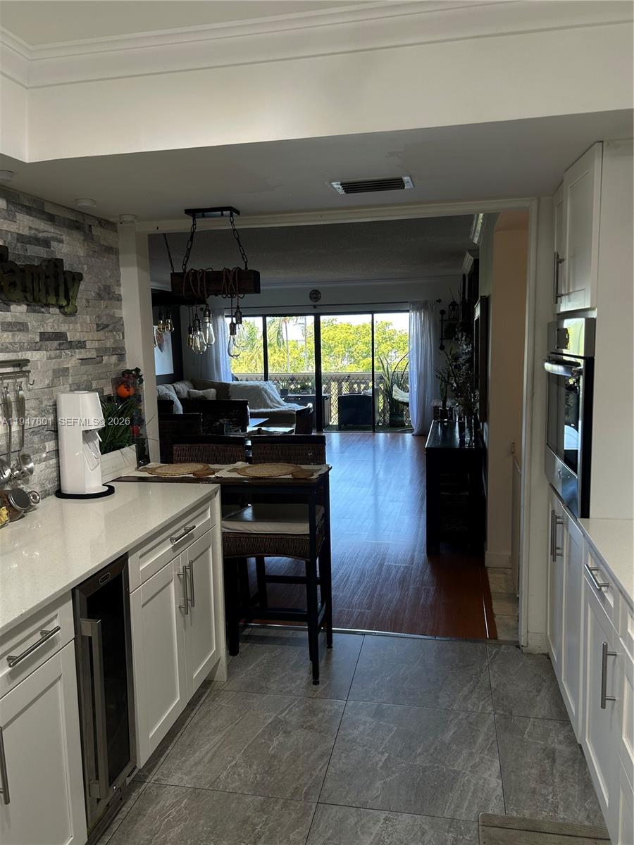 800 NE 195th St #409 Miami, FL 33179