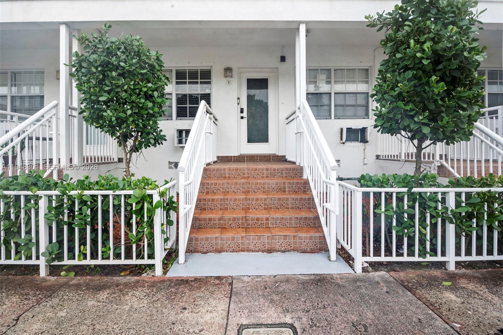 330 74th St #5 Miami Beach, FL 33141