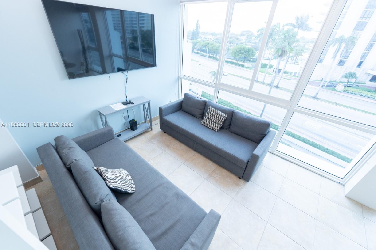 5445 Collins Ave #BAY21 Miami Beach, FL 33140