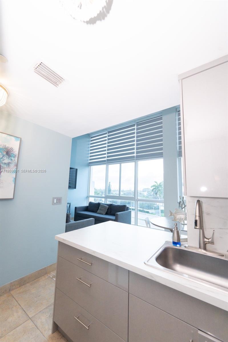 5445 Collins Ave #BAY21 Miami Beach, FL 33140