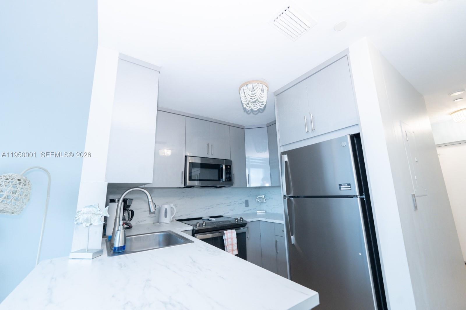 5445 Collins Ave #BAY21 Miami Beach, FL 33140