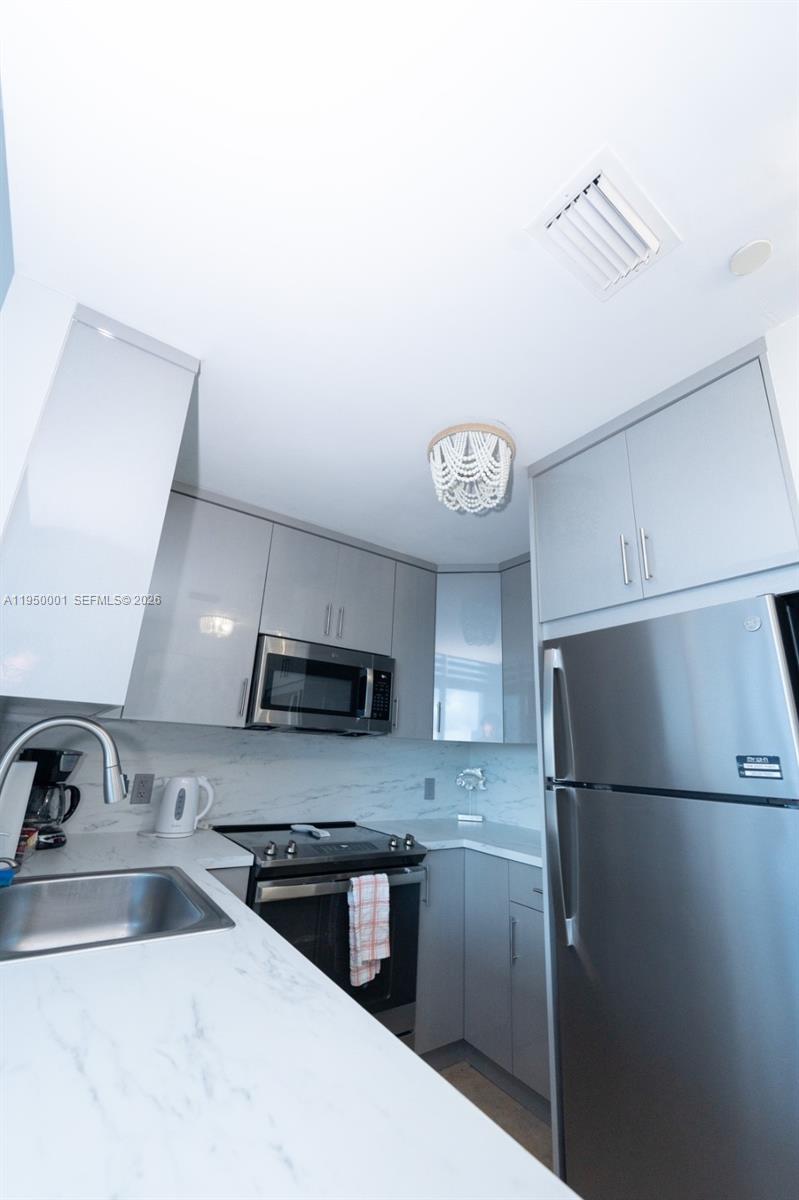 5445 Collins Ave #BAY21 Miami Beach, FL 33140