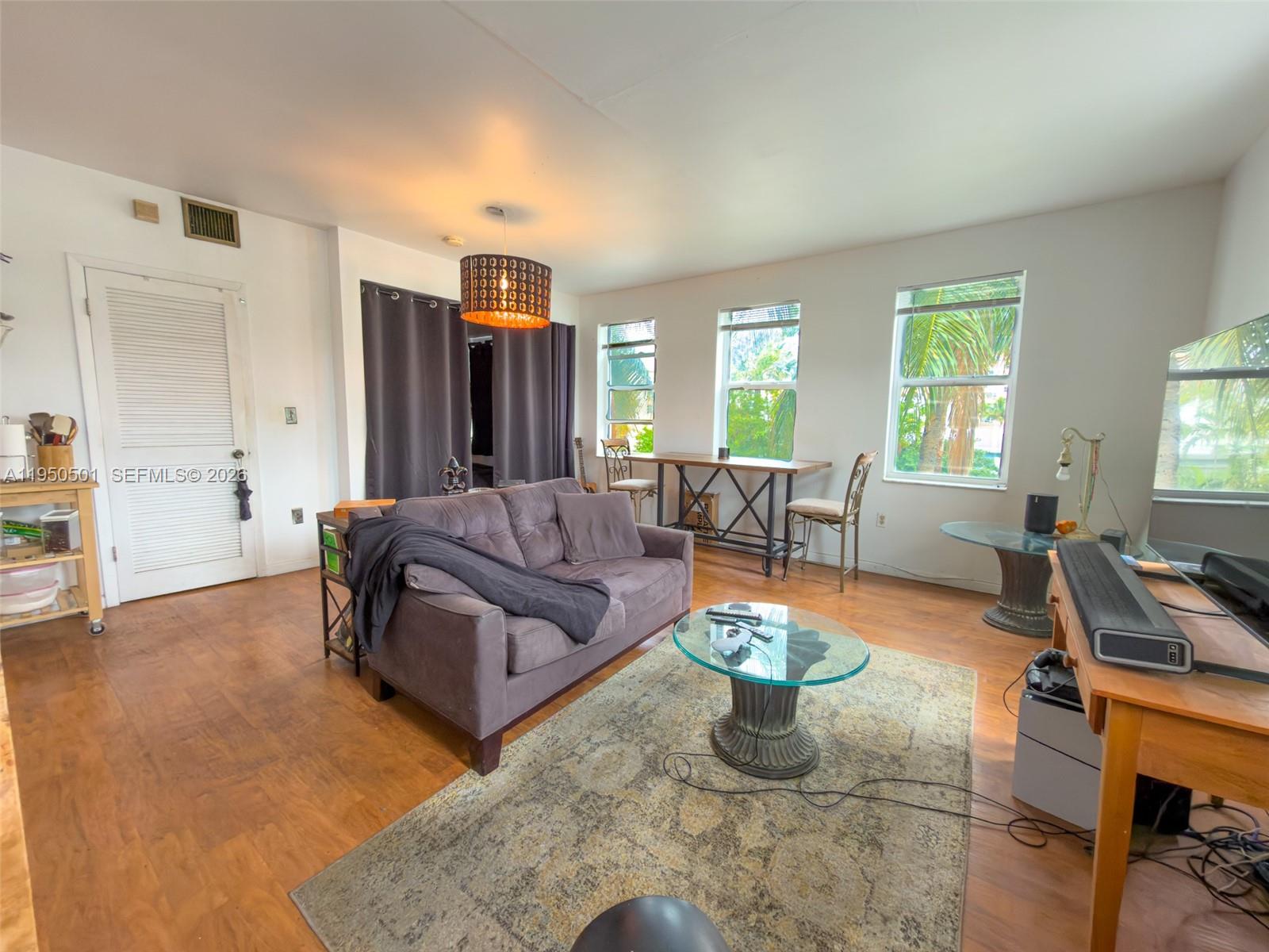 802 Euclid Ave #301 Miami Beach, FL 33139