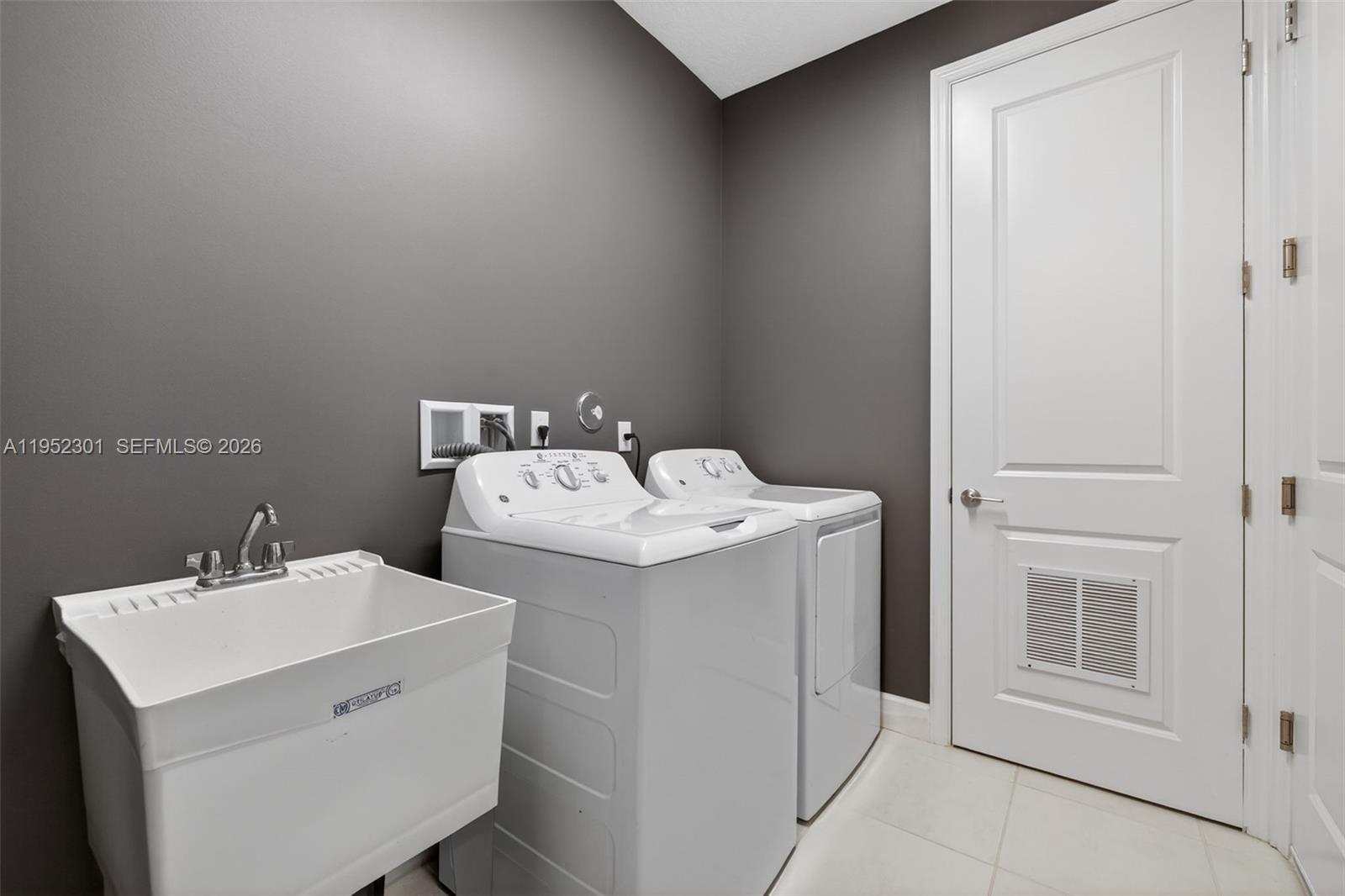 11694 SW River Xing Pl Port St Lucie, FL 34987