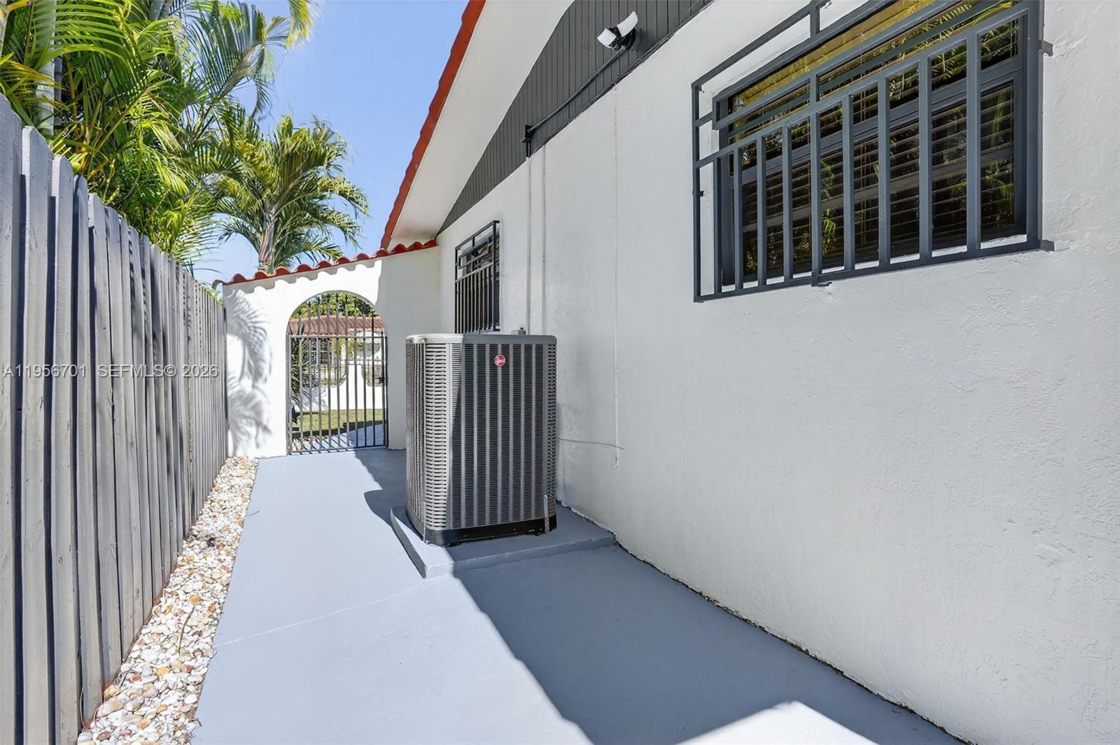 9410 SW 42nd St Miami, FL 33165