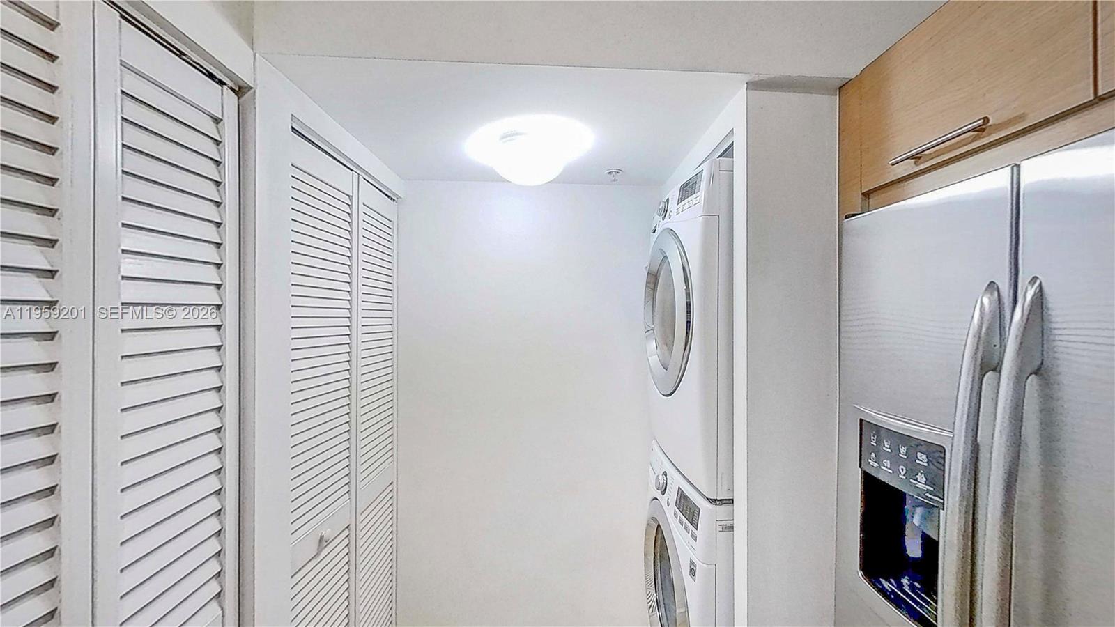 31 SE 5th St #2408 Miami, FL 33131