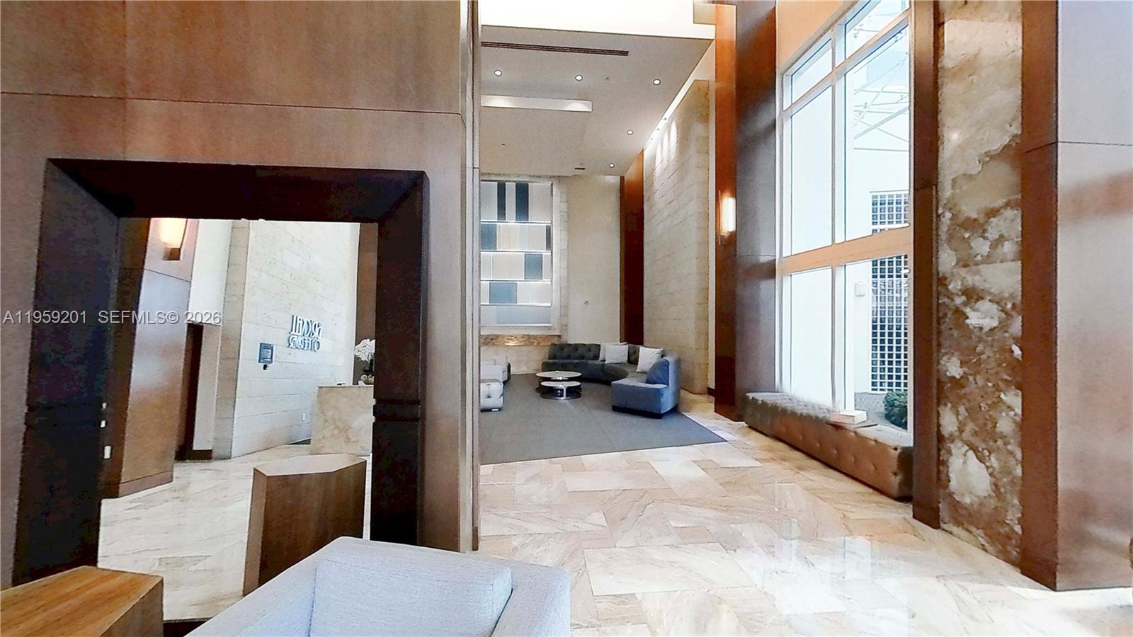 31 SE 5th St #2408 Miami, FL 33131