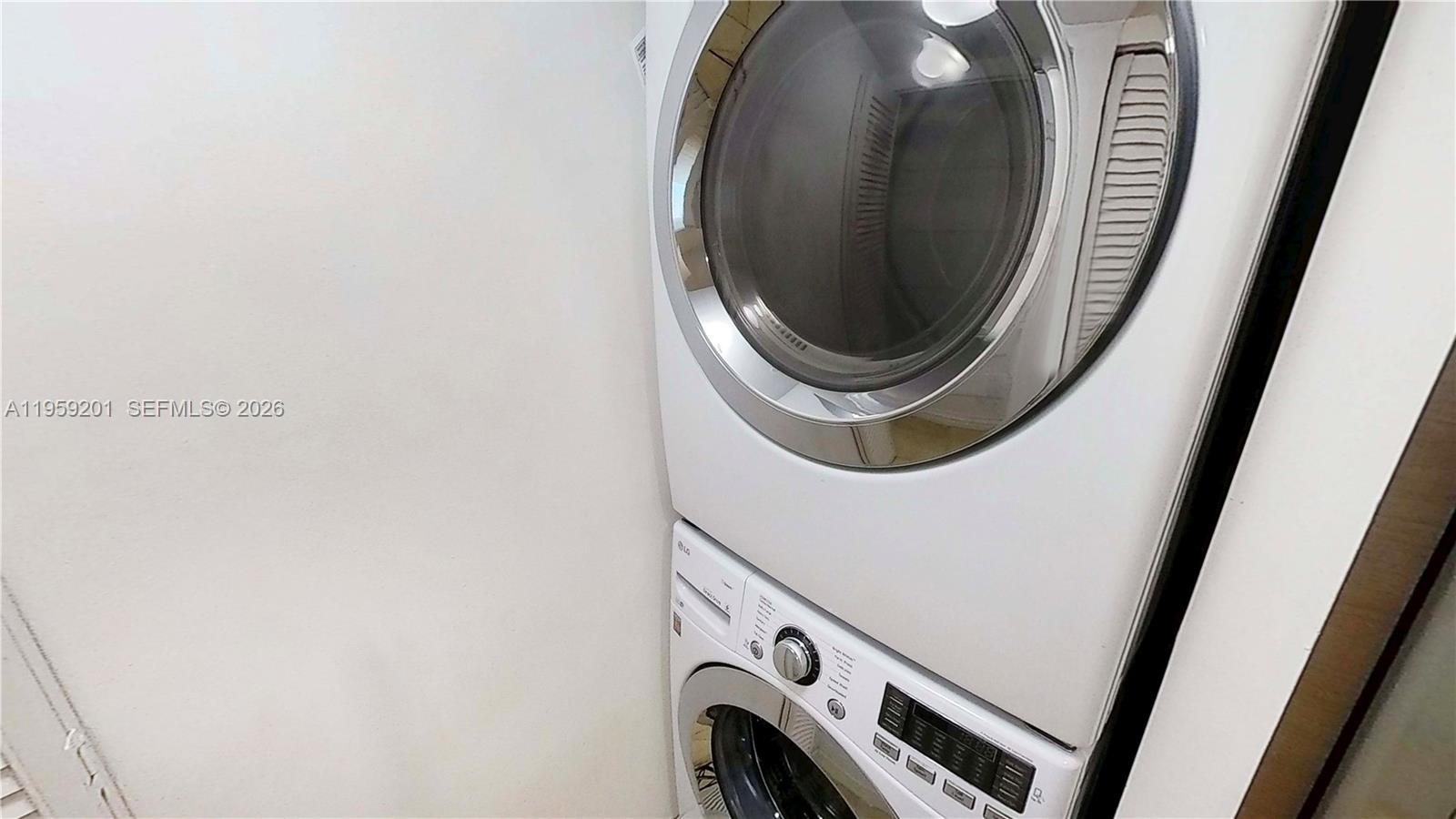 31 SE 5th St #2408 Miami, FL 33131