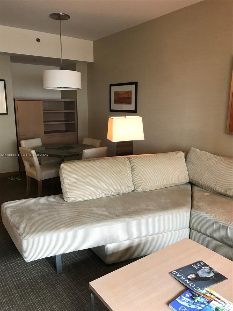 image Brickell Arch3