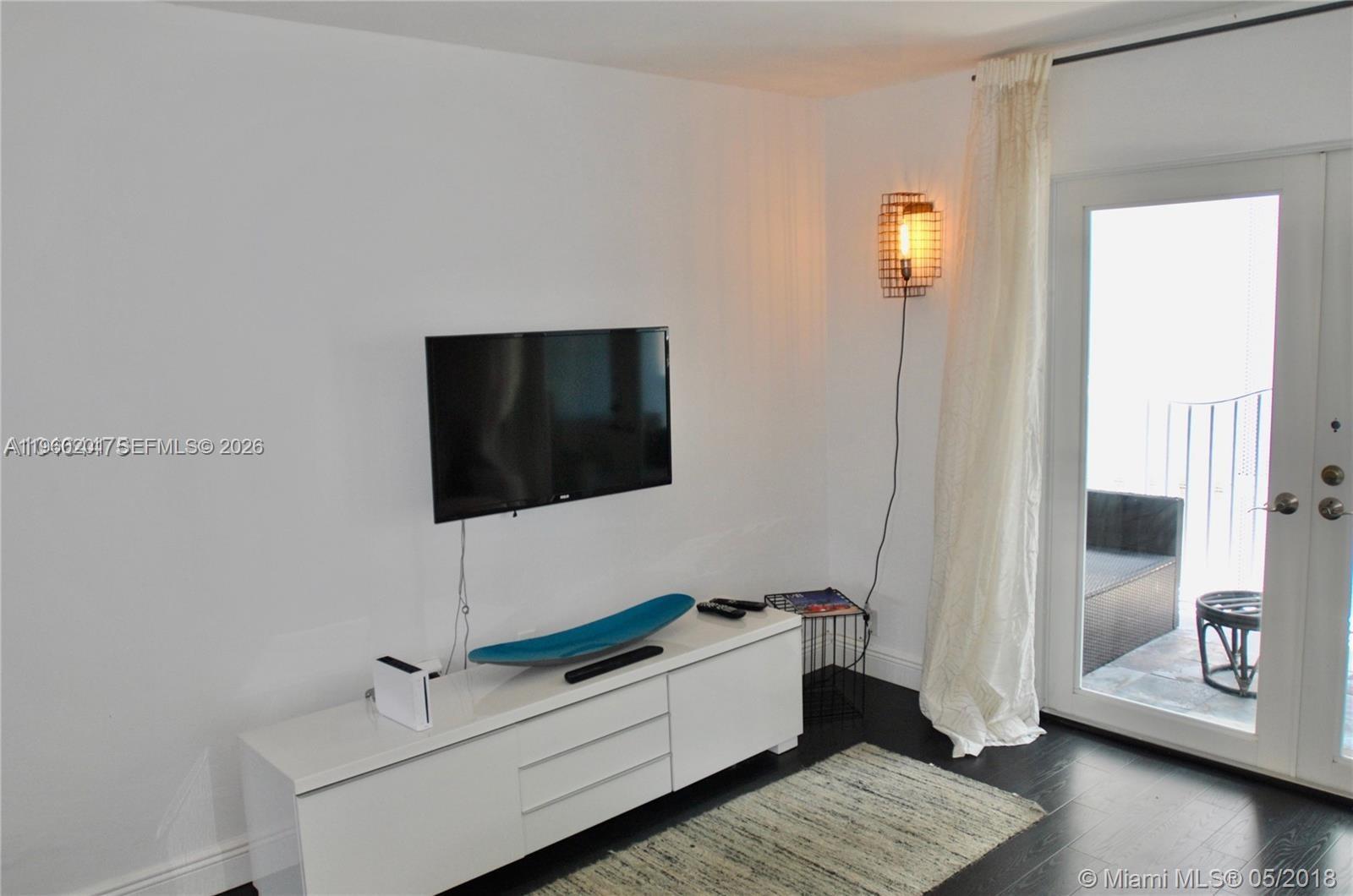 61 Collins Ave #402 Miami Beach, FL 33139