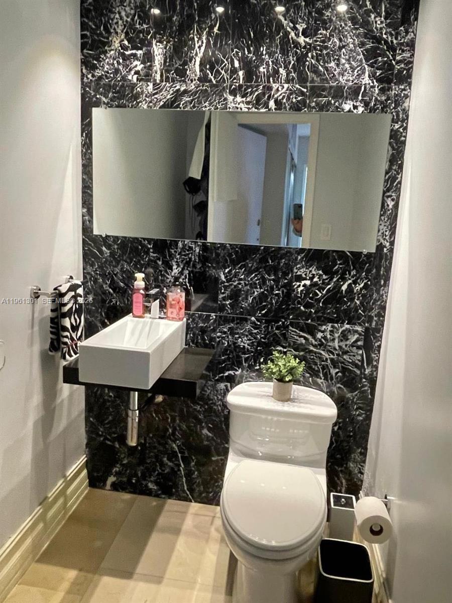 5005 Collins Ave #212 Miami Beach, FL 33140