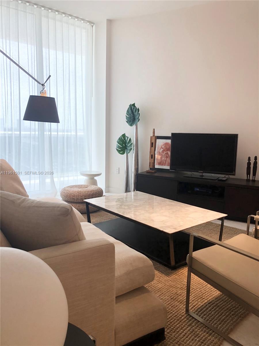 15811 Collins Ave #805