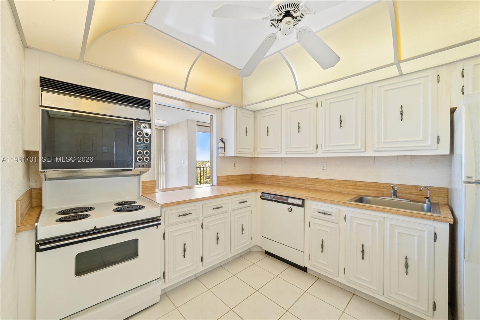 800 Parkview Dr #729 Hallandale Beach, FL 33009