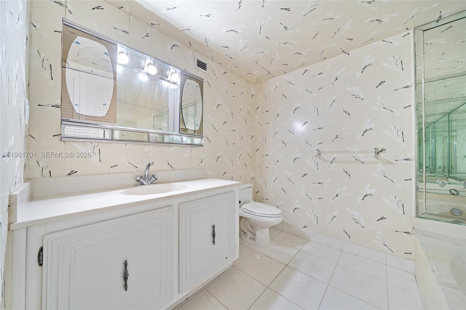 800 Parkview Dr #729 Hallandale Beach, FL 33009