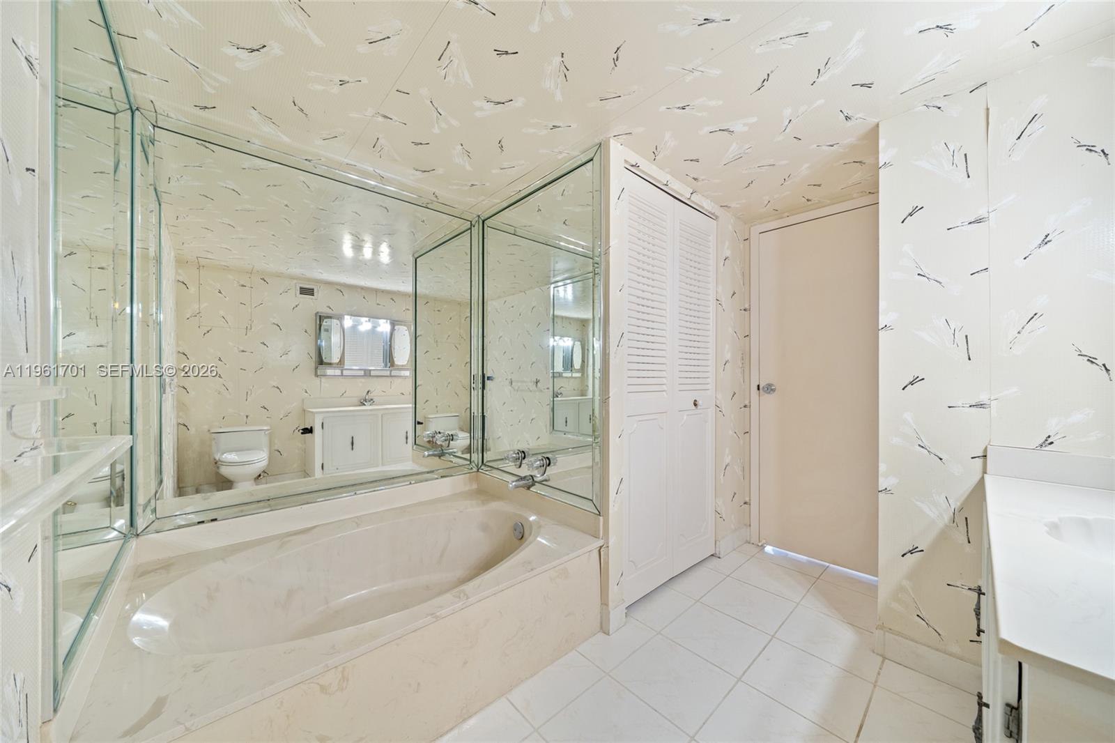 800 Parkview Dr #729 Hallandale Beach, FL 33009