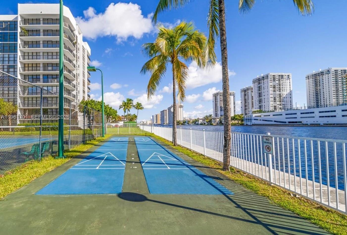 800 Parkview Dr #729 Hallandale Beach, FL 33009