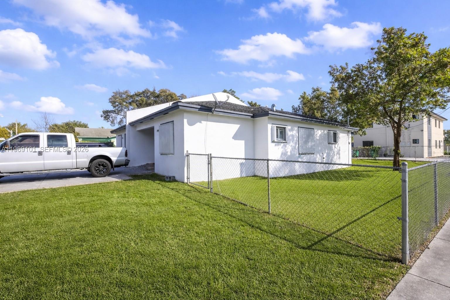 1998 NW 47th St Miami, FL 33142