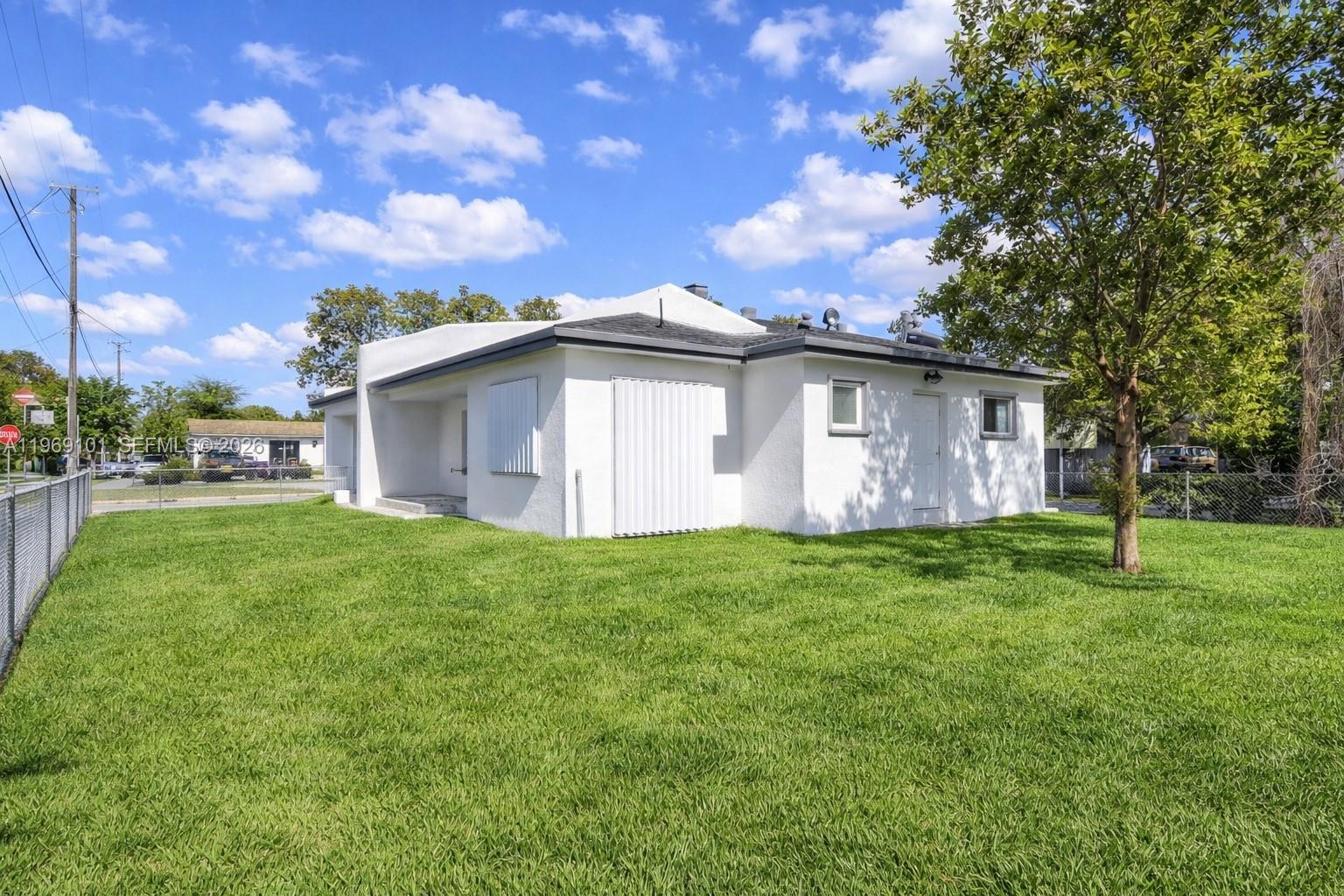 1998 NW 47th St Miami, FL 33142