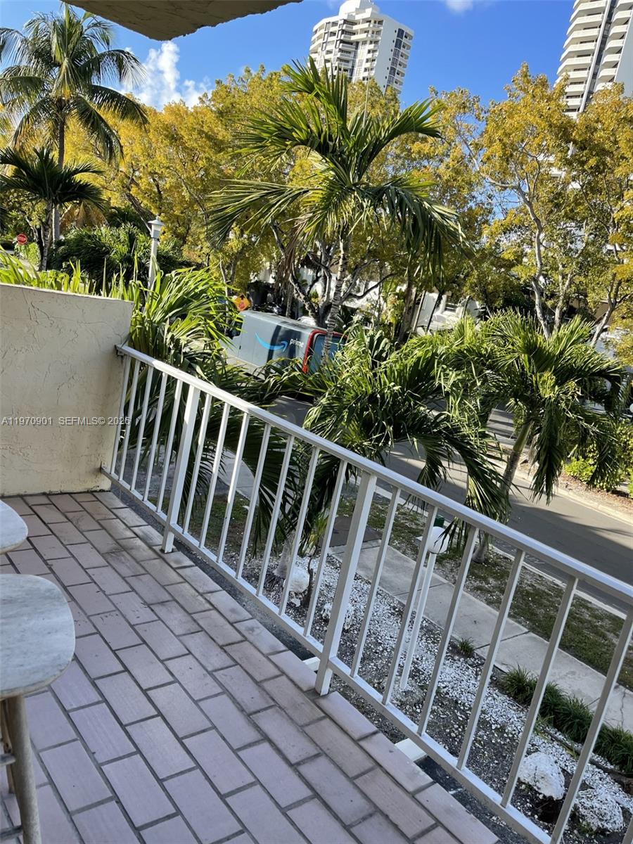 3522 NE 171st St #212