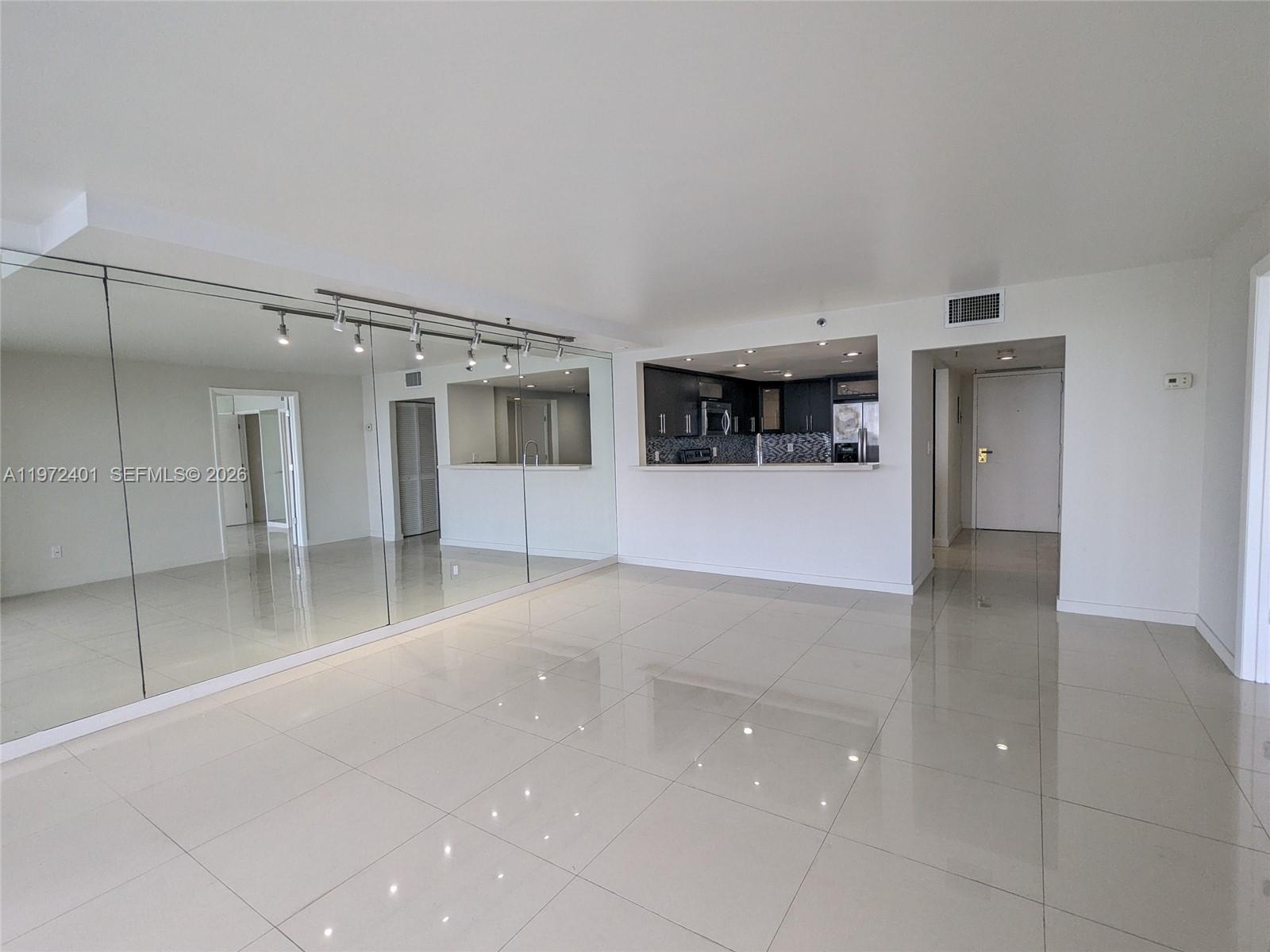 555 NE 15th St #20B Miami, FL 33132