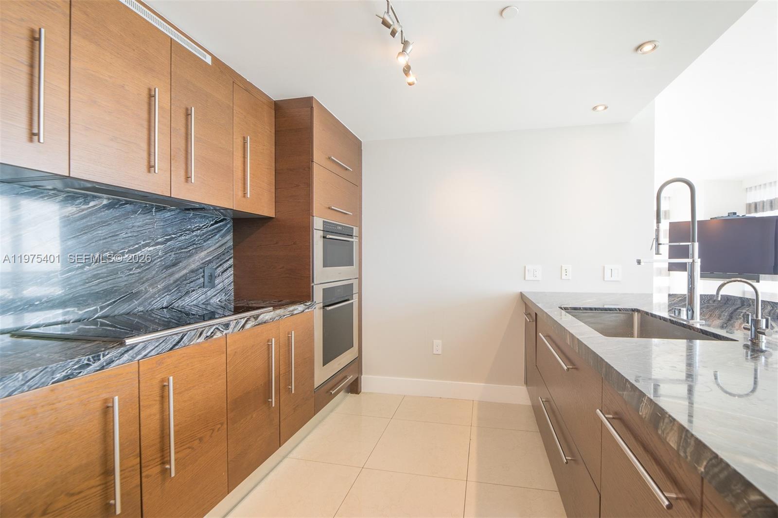 465 Brickell Ave #4301 Miami, FL 33131