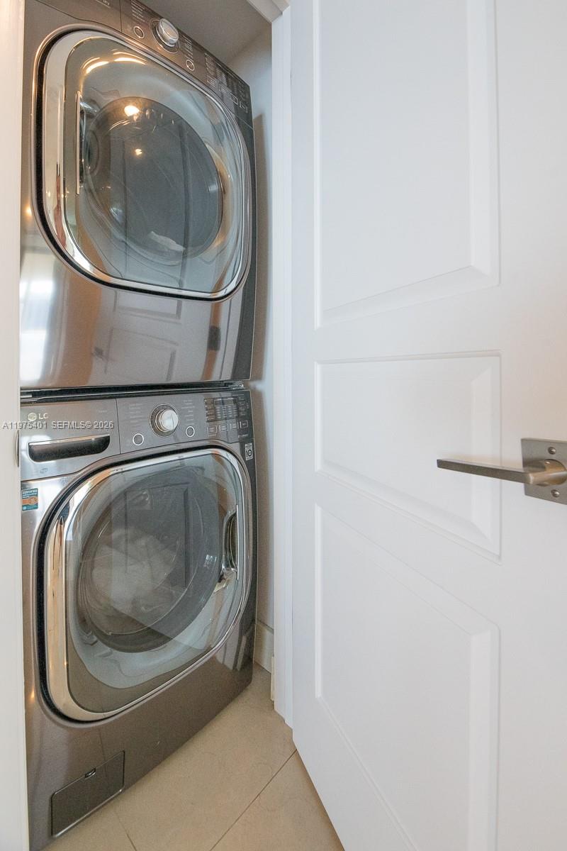 465 Brickell Ave #4301 Miami, FL 33131