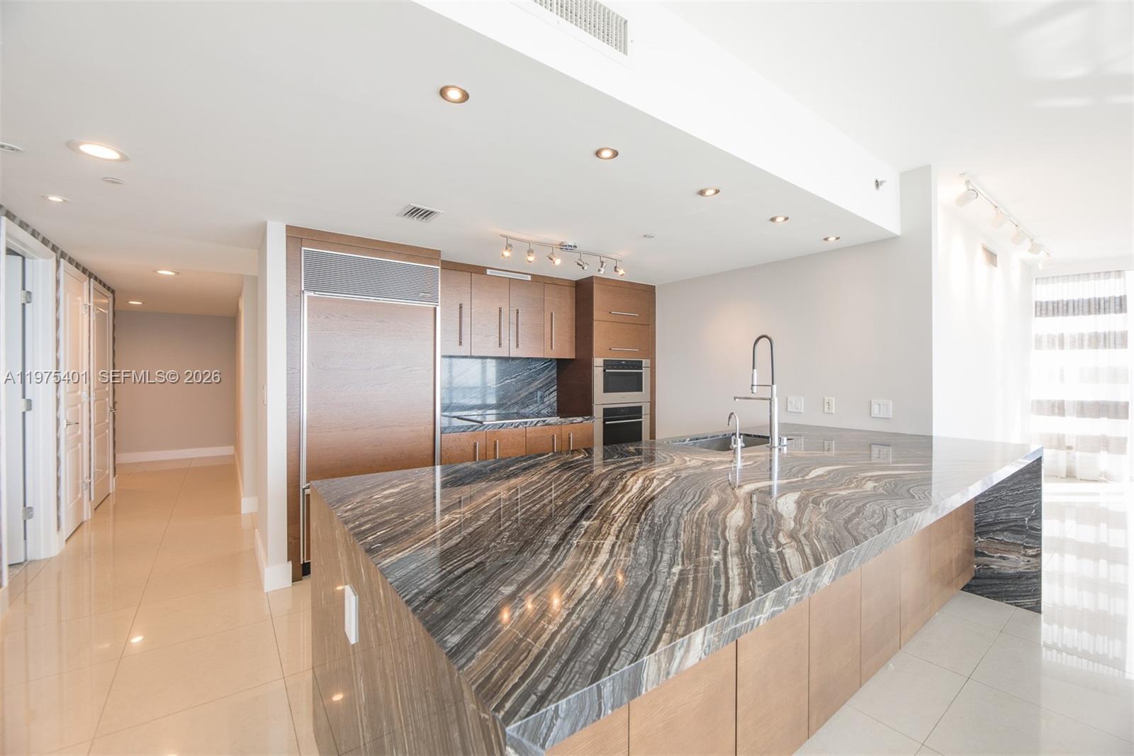 465 Brickell Ave #4301 Miami, FL 33131