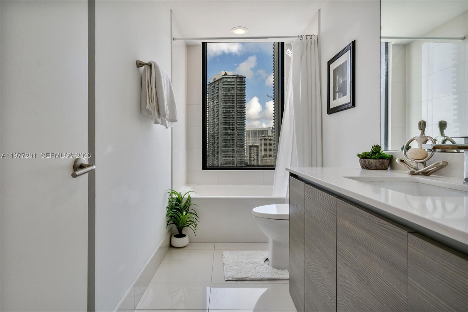 460 NE 28th St #1901 Miami, FL 33137