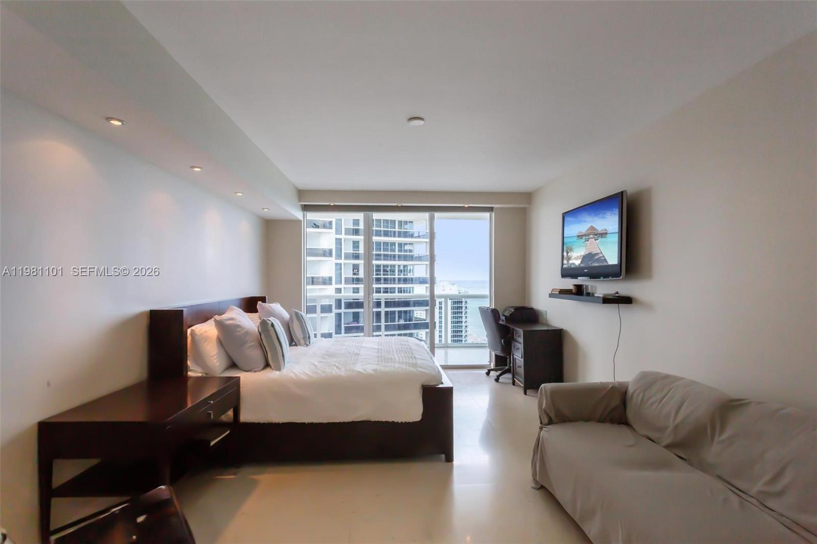 image Beach Club 215