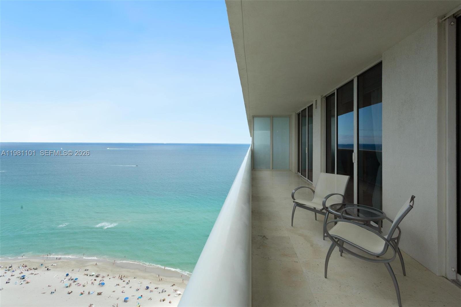 image Beach Club 224