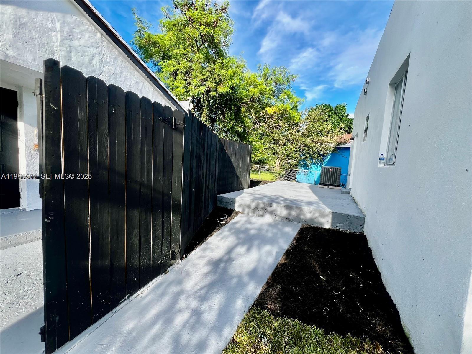 1601 NW 50th St Miami, FL 33142