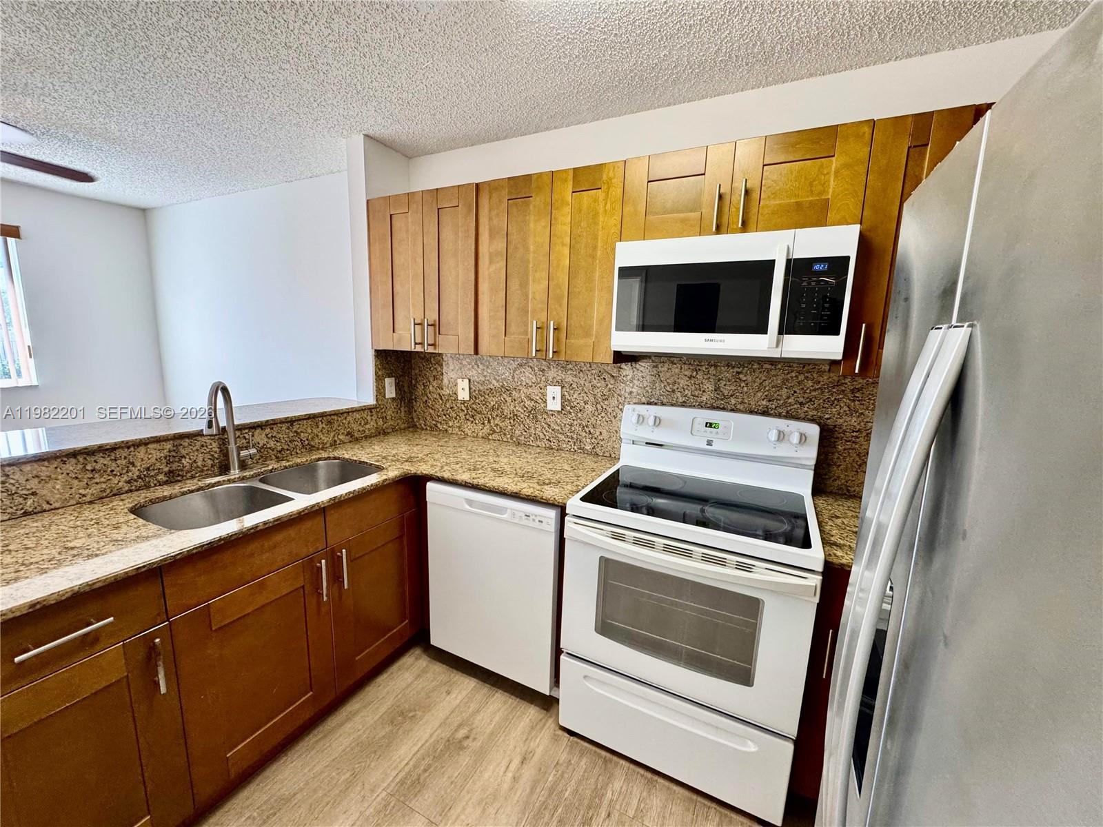 4681 NW 9th St #211 Miami, FL 33126