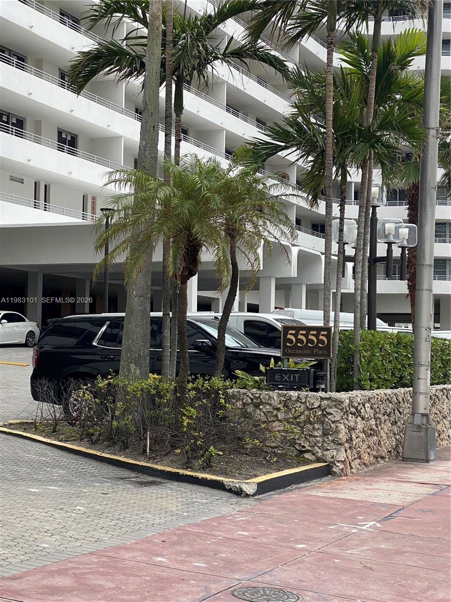 5555 Collins Ave #17A Miami Beach, FL 33140