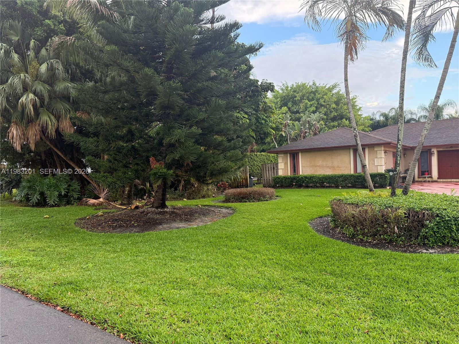 5940 Piney Ct Green Acres, FL 33463