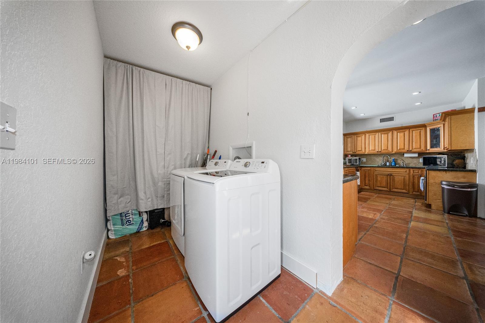 10141 Woodbury Ct Pembroke Pines, FL 33026