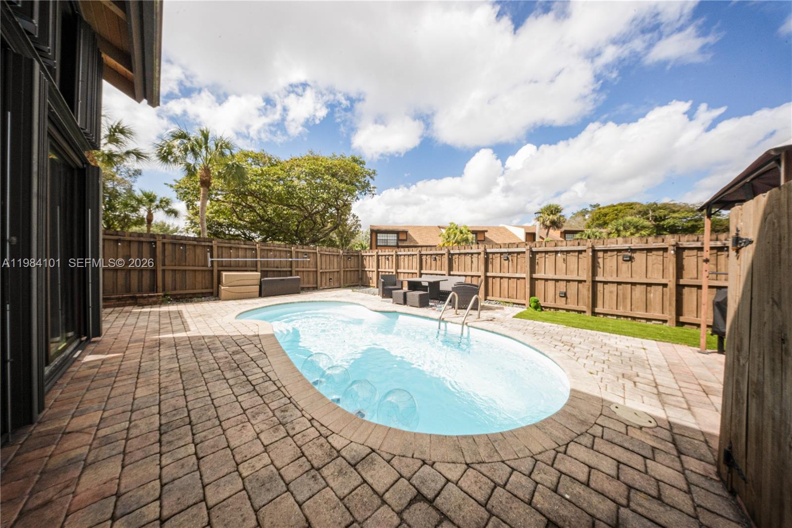 10141 Woodbury Ct Pembroke Pines, FL 33026