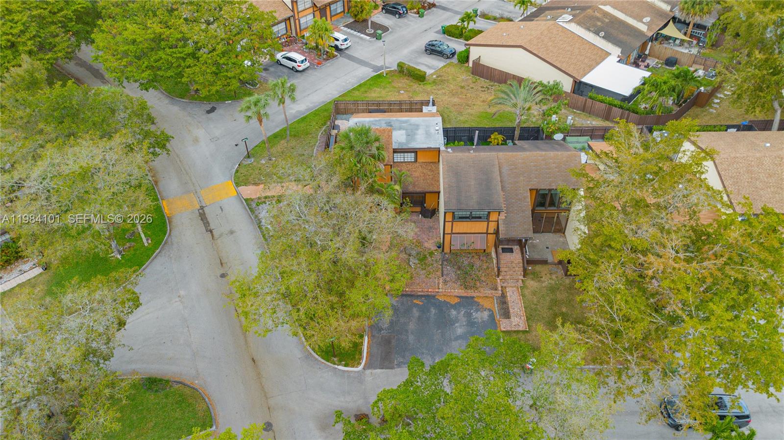 10141 Woodbury Ct Pembroke Pines, FL 33026