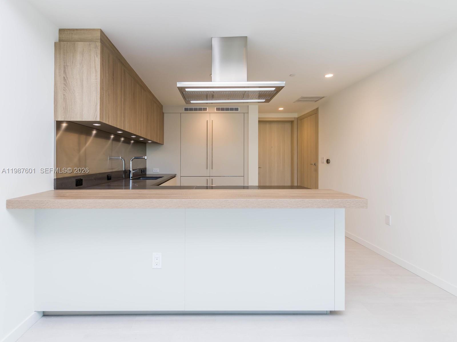 1000 Brickell Plz #4104 Miami, FL 33131