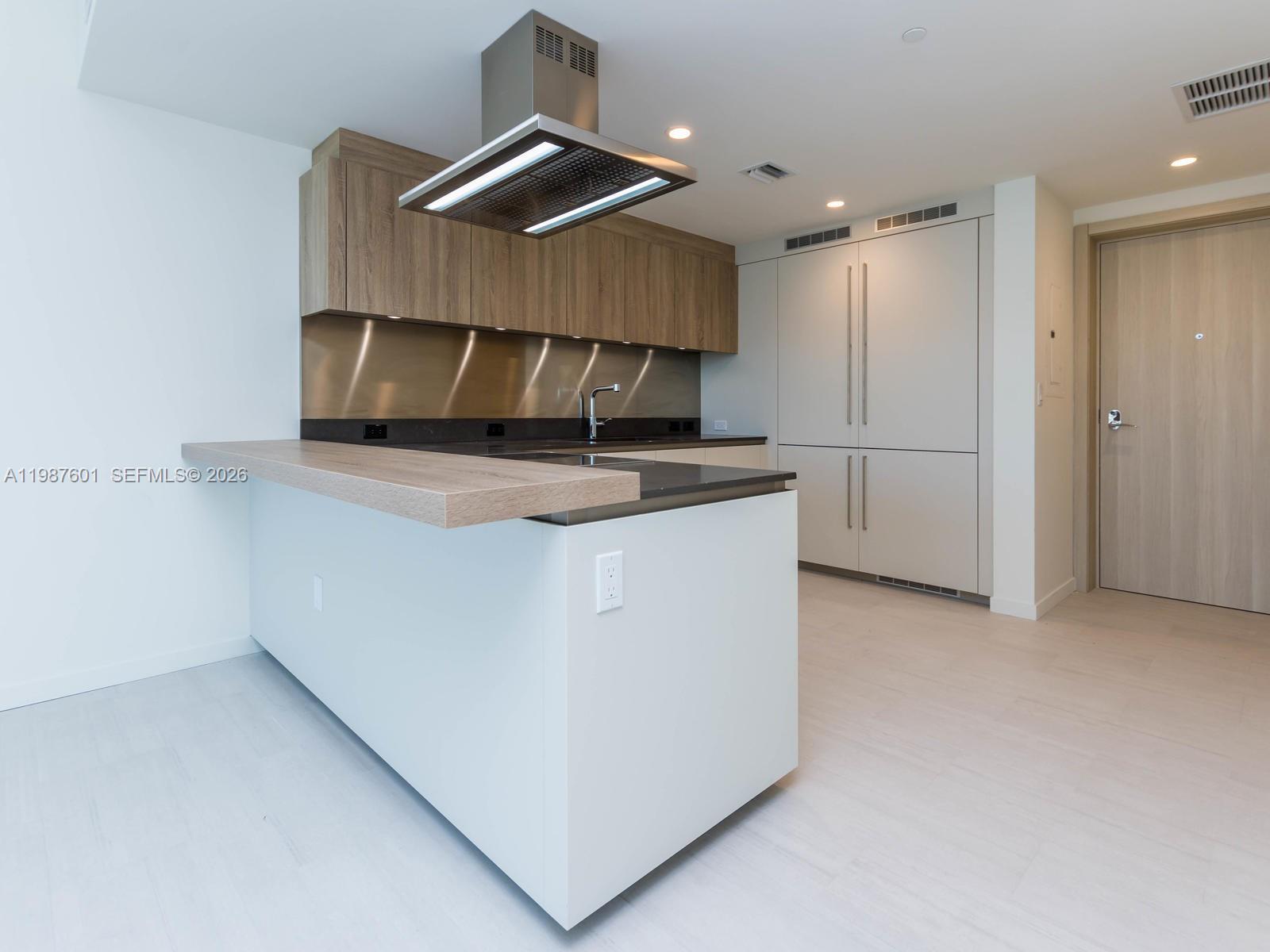 1000 Brickell Plz #4104 Miami, FL 33131