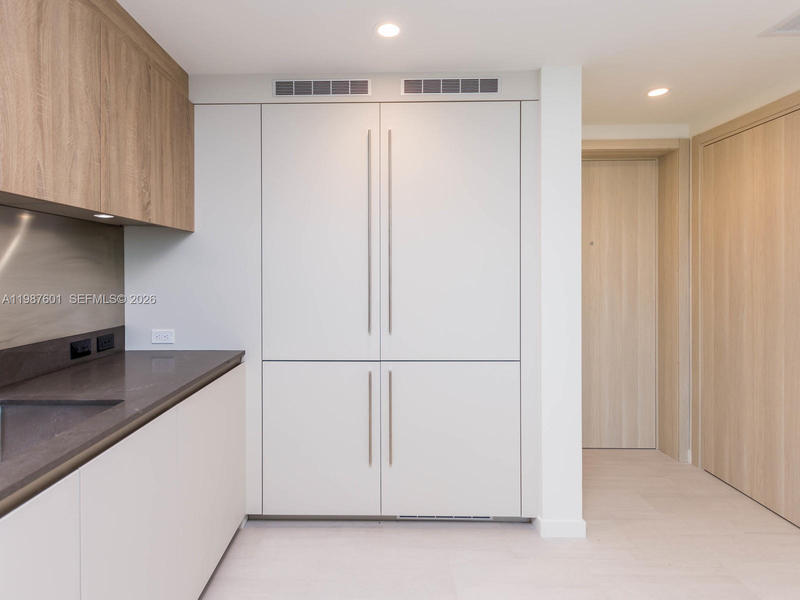 1000 Brickell Plz #4104 Miami, FL 33131