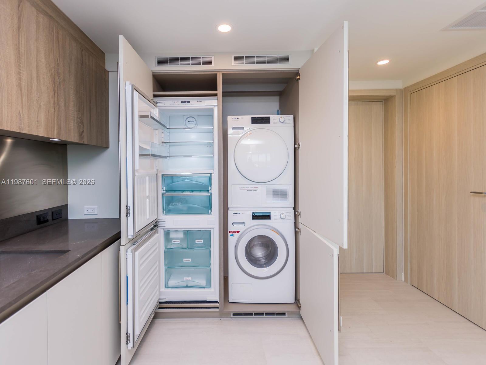 1000 Brickell Plz #4104 Miami, FL 33131