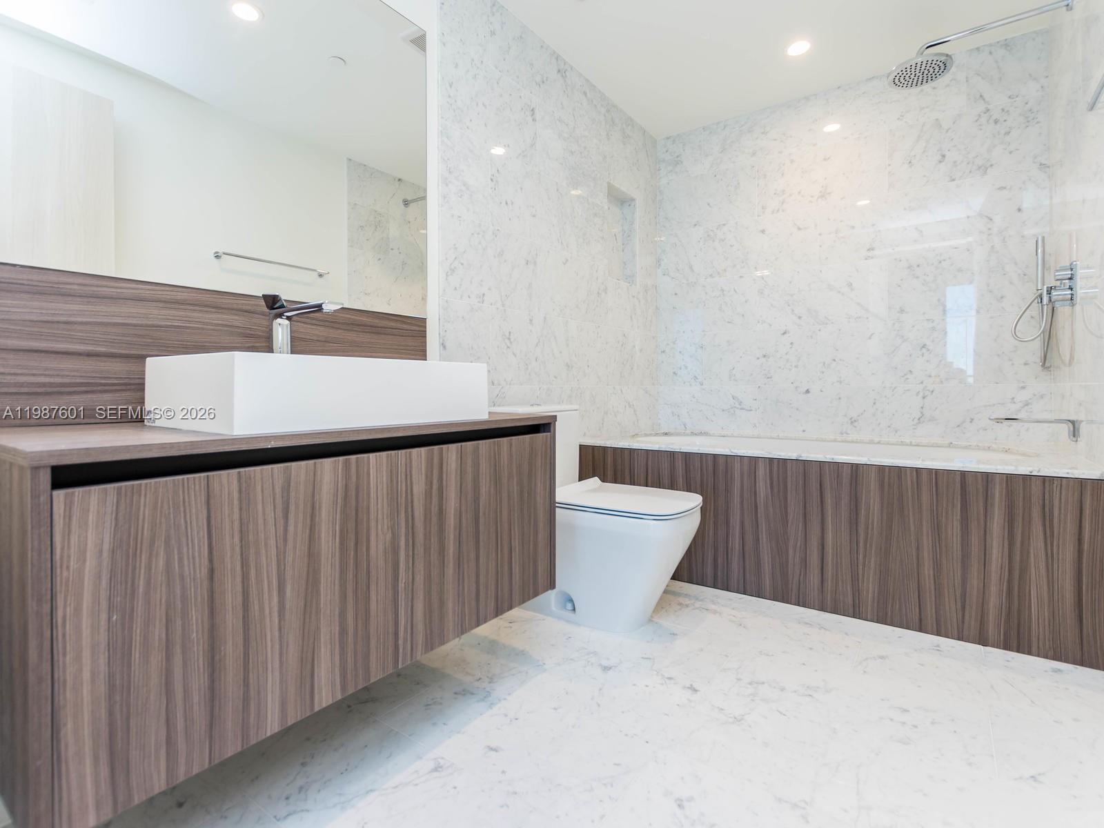 1000 Brickell Plz #4104 Miami, FL 33131