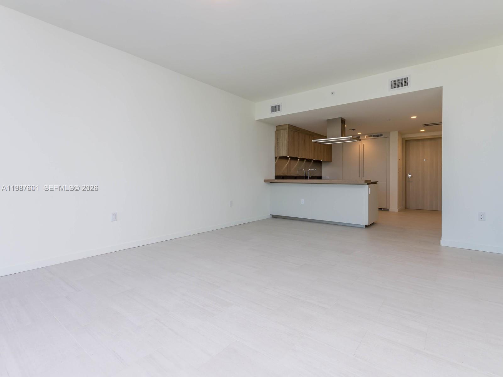 1000 Brickell Plz #4104 Miami, FL 33131