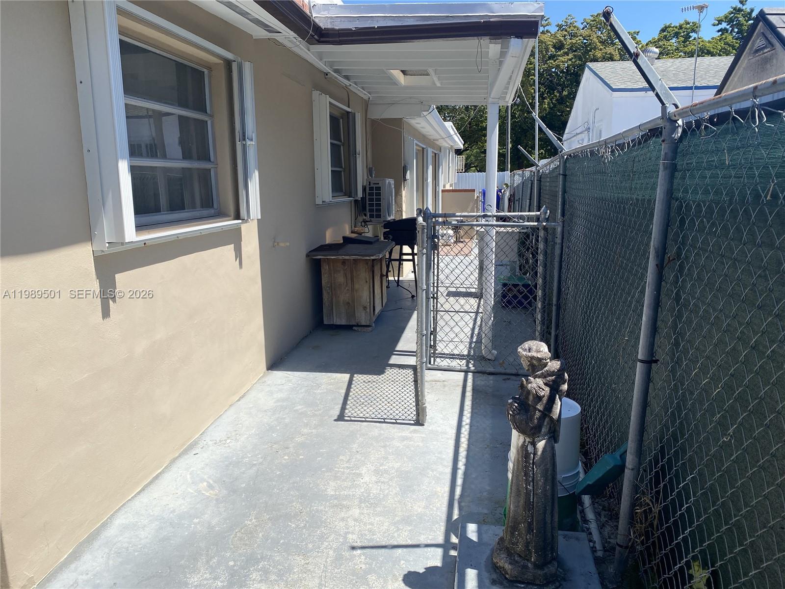 3300-3302 SW 10th St Miami, FL 33135