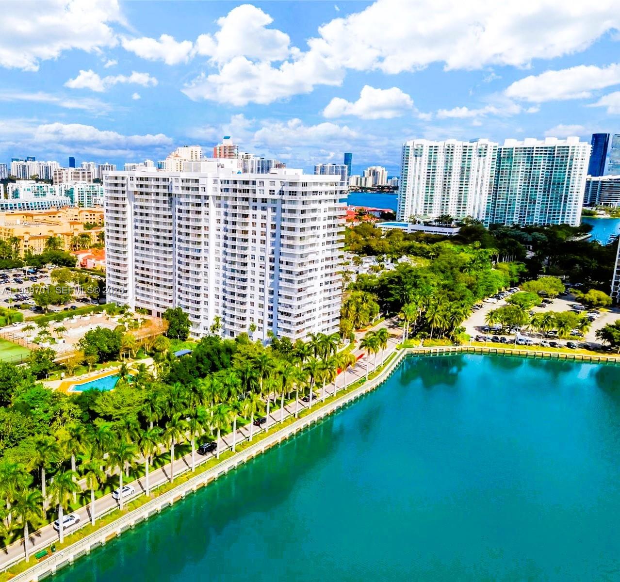 2851 NE 183rd St #905E