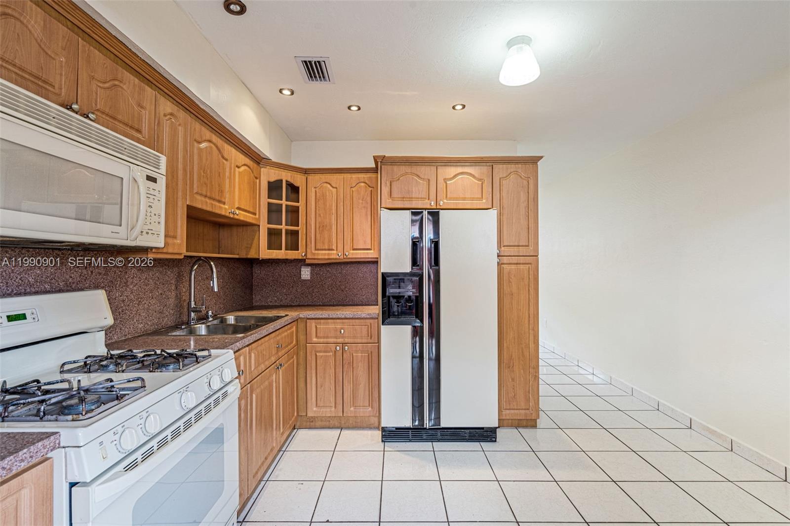 1028 W 30th St #1028 Hialeah, FL 33012